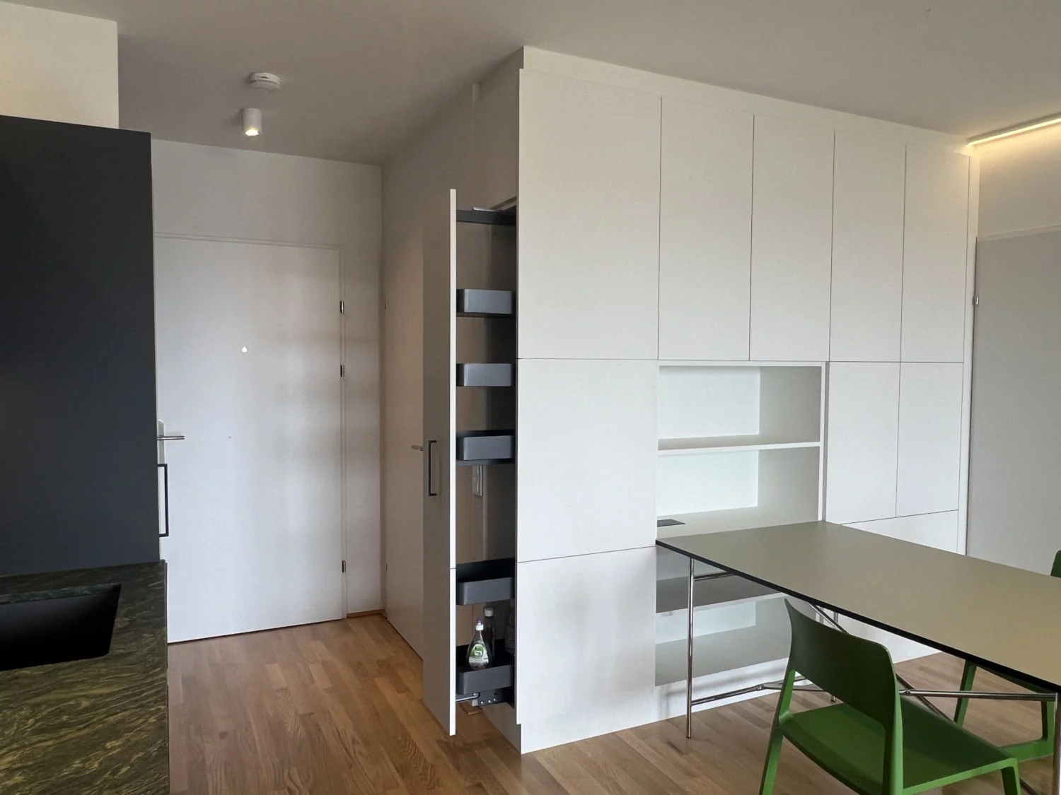 Wohnküche Apothekerschrank